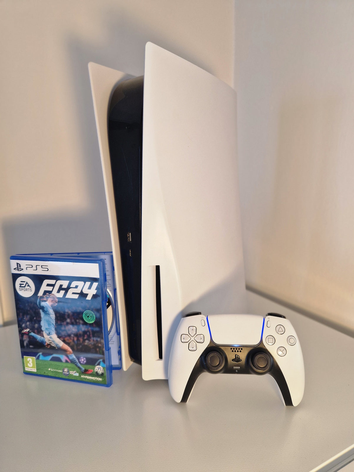 Console Sony PlayStation 5 Édition Disque + EA Sports FC (FIFA)