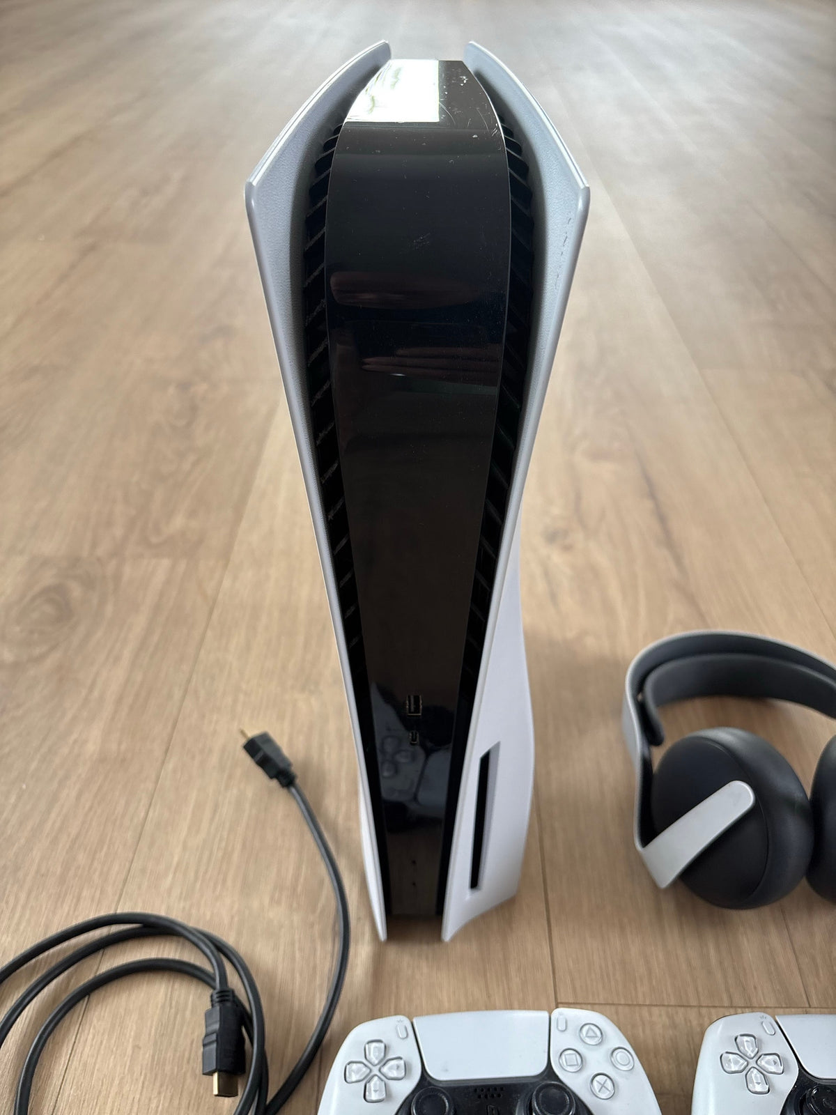 Sony PlayStation 5 Disc Edition – Pack Complet avec 2 Manettes DualSense + Casque Sans Fil Pulse Elite