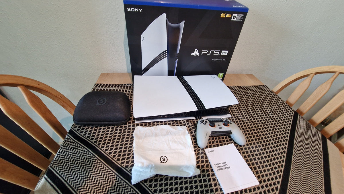 Pack PlayStation 5 Pro + Manette SCUF Reflex avec Étui et Accessoires – Édition Performance