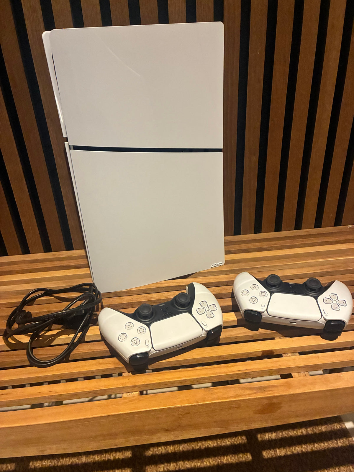 Sony PlayStation 5 (Édition Slim / Standard) + 2 Manettes DualSense — Occasion Reconditionnée