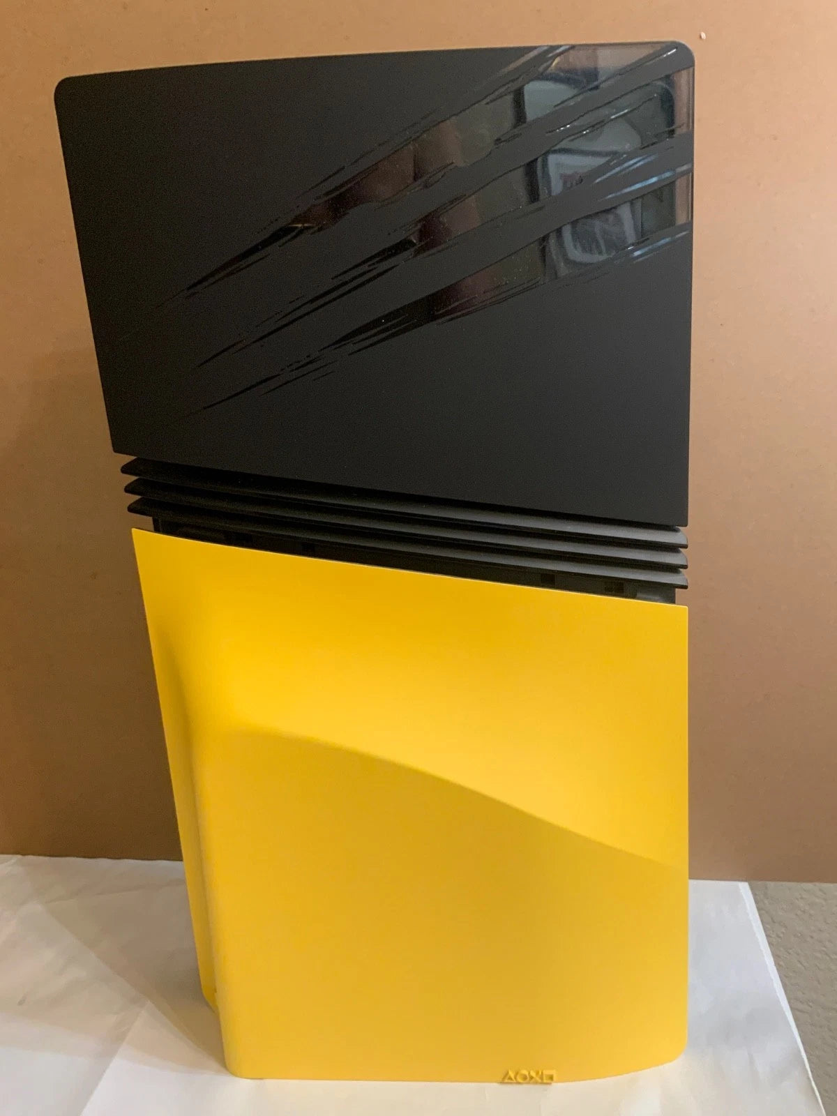 Sony PlayStation 5 Pro 2 To – Édition Spéciale Custom Wolverine (Lecteur de Disque + Manette DualSense Édition Limitée)