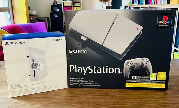 Pack PlayStation 5 Édition Numérique Slim 1 To – Édition Limitée 30ème Anniversaire + Lecteur de Disque Externe