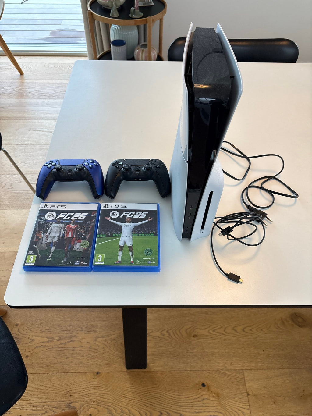 Pack Sony PlayStation 5 Slim avec lecteur – 1 To SSD + 2 DualSense + EA Sports FC 25 & FC 26