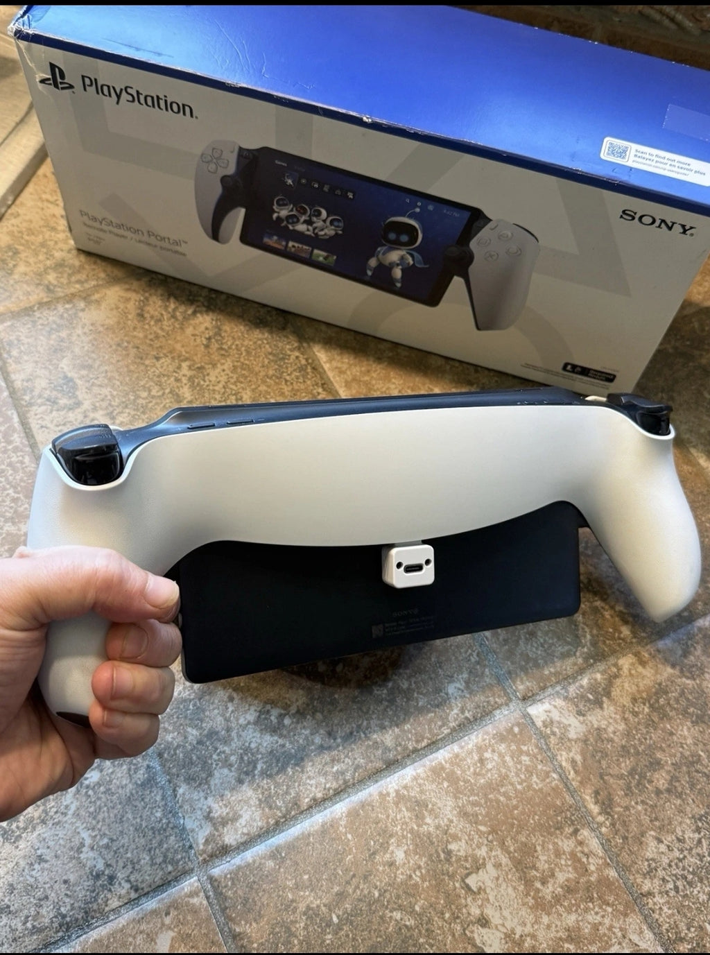 Sony PlayStation Portal Remote Player pour PS5 – Écran Full HD 1080p (Avec Station / Support)
