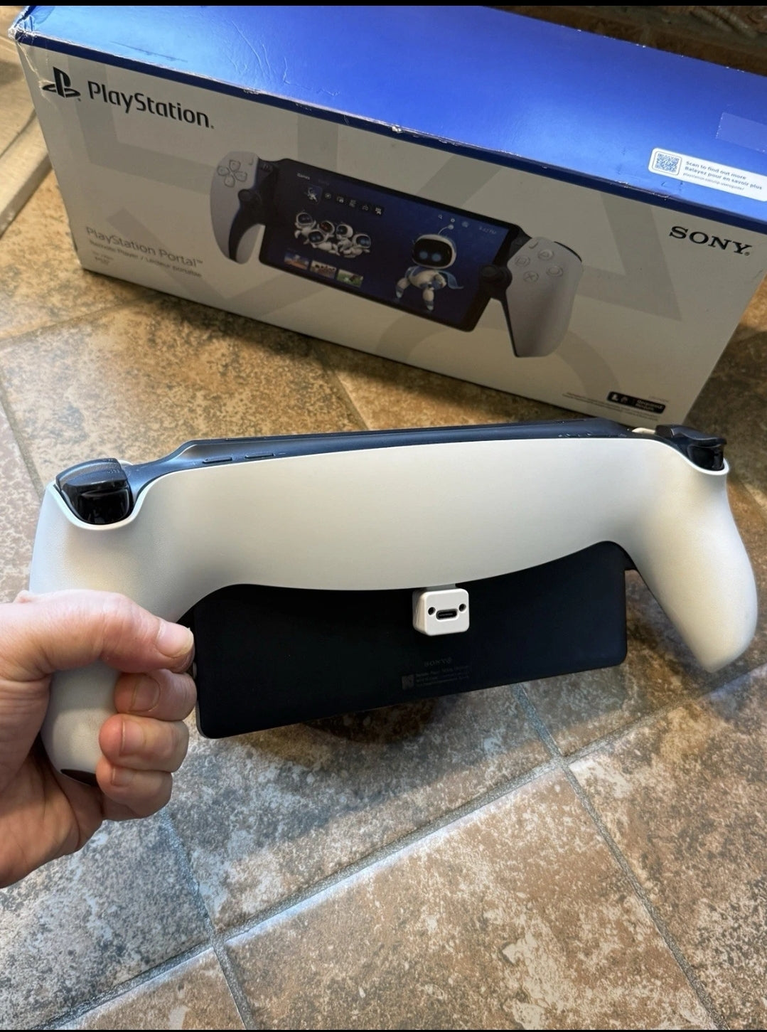 Sony PlayStation Portal Remote Player pour PS5 – Écran Full HD 1080p (Avec Station / Support)