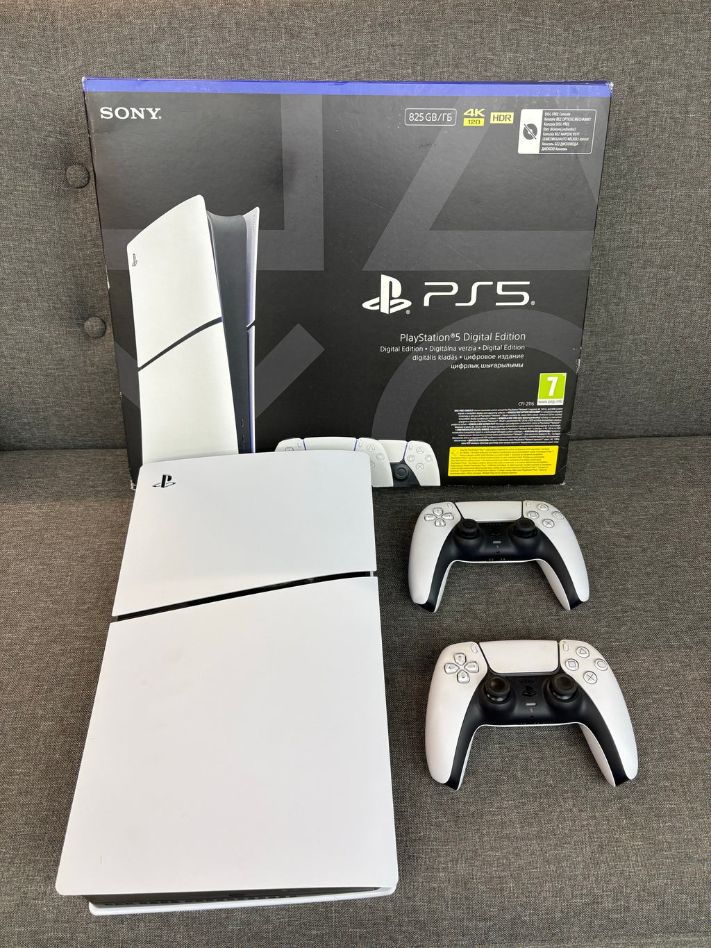 PlayStation 5 Slim Digital Edition - Avec 2 Manettes DualSense - Très Bon État