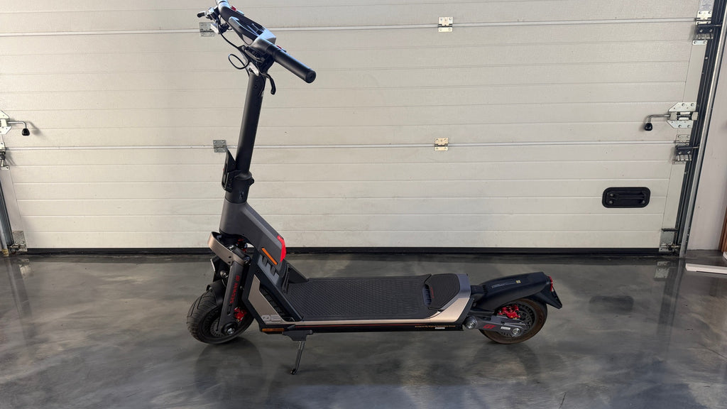 Trottinette électrique Segway Ninebot GT2P SuperScooter – Gris / Noir