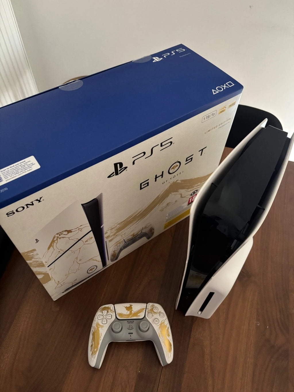 PlayStation 5 Slim 1 To Édition Limitée Gold Ghost of Yōtei™ – Avec Lecteur de Disque & Manette DualSense Assortie