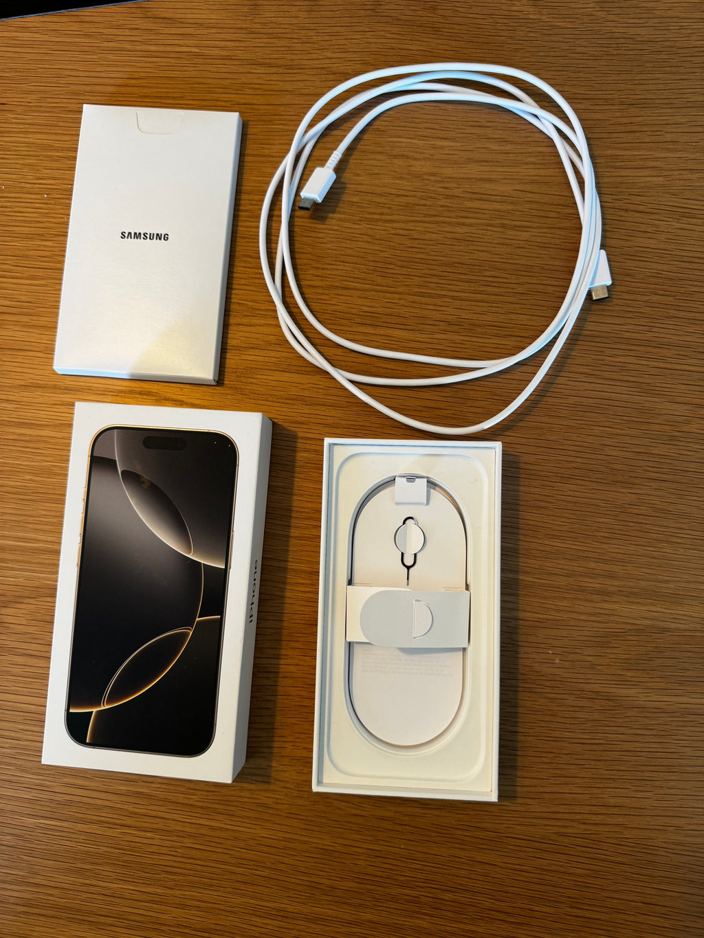 Apple iPhone 16 Pro 128 Go - Titane Naturel (Très Bon État)