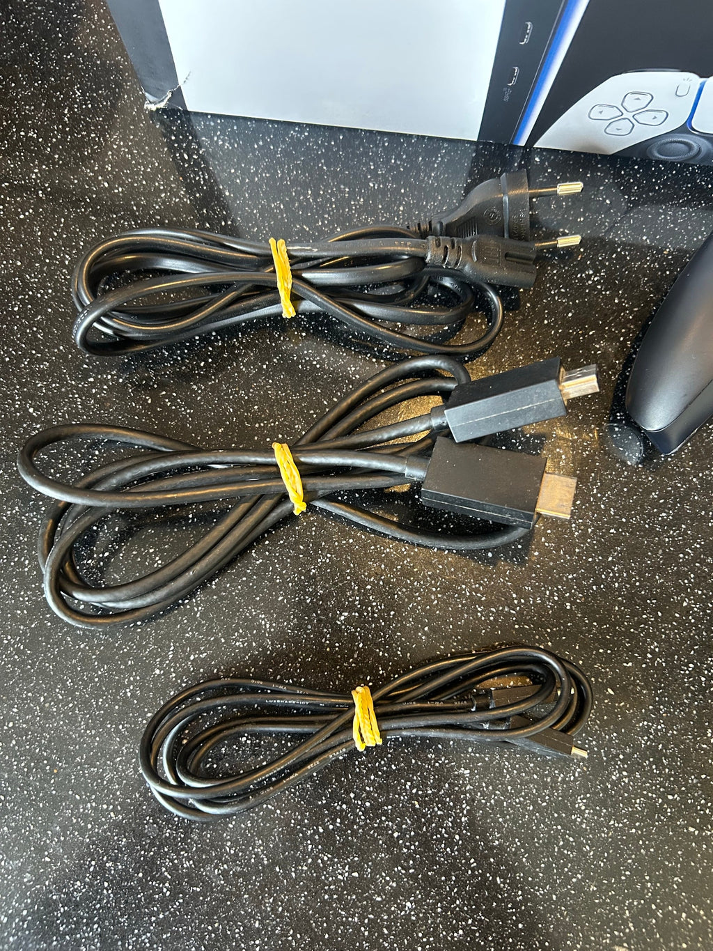 Sony PlayStation 5 Édition Numérique (1 To) – État Neuf + 2 Manettes