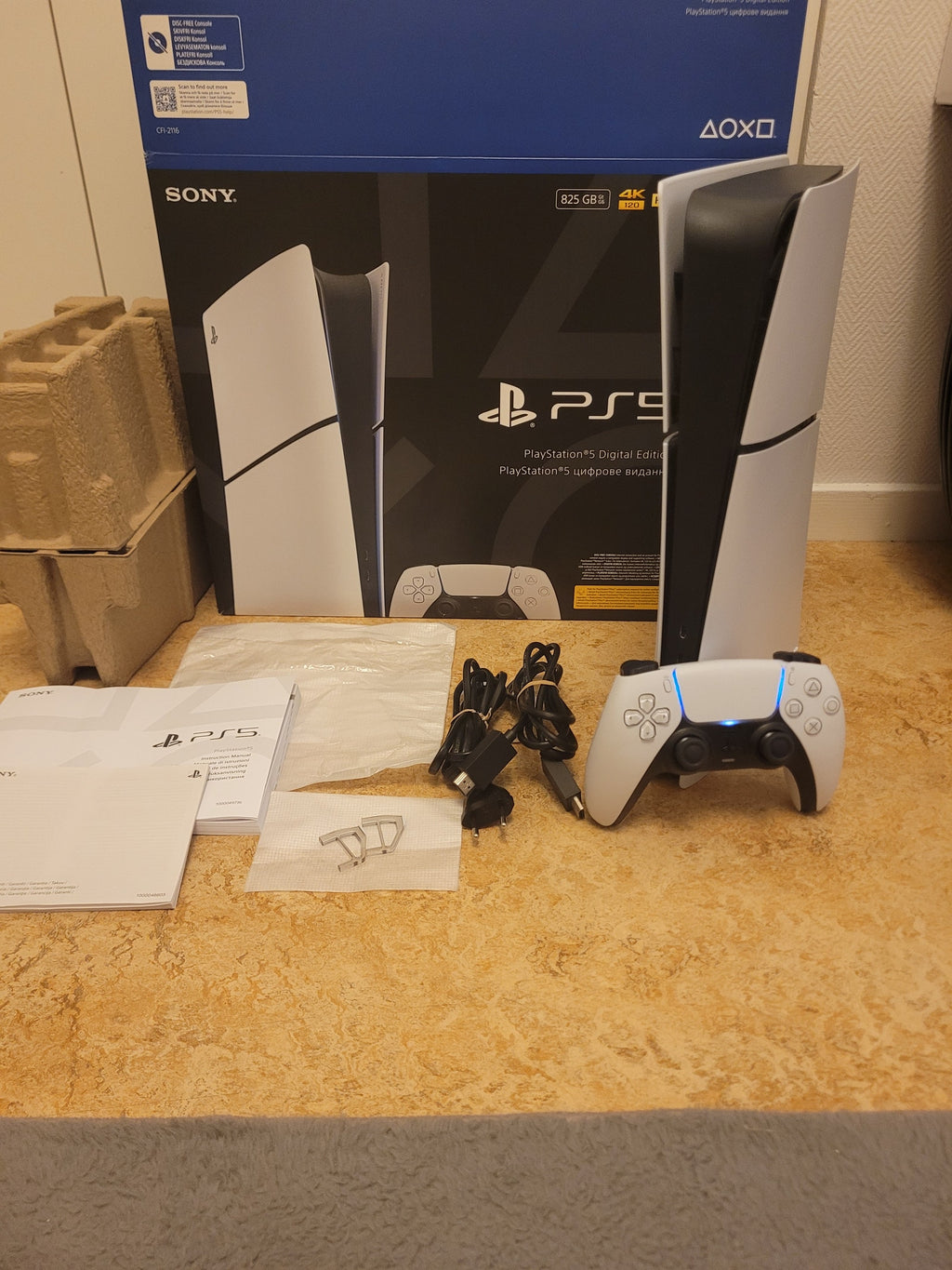 Sony PlayStation 5 Digital Edition (Slim) – 825 Go – État Excellent / Complet en Boîte