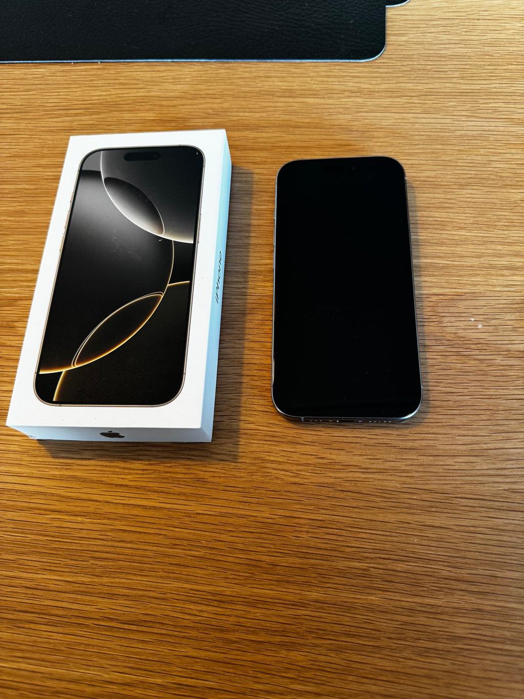 Apple iPhone 16 Pro 128 Go - Titane Naturel (Très Bon État)