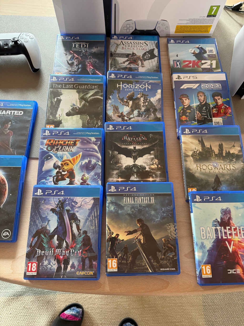 Pack Sony PlayStation 5 Slim 1 To - Console + Manette DualSense + Sélection de Jeux