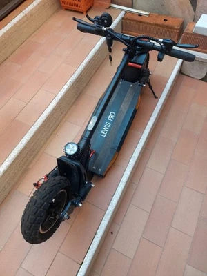 Trottinette Électrique Pliable Majestic Lewis Pro – Puissance, Confort & Pneus Tout-Terrain