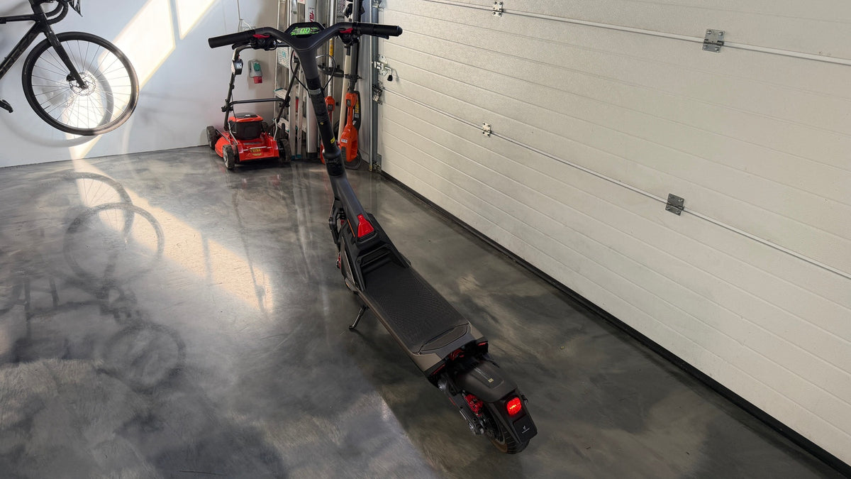 Trottinette électrique Segway Ninebot GT2P SuperScooter – Gris / Noir