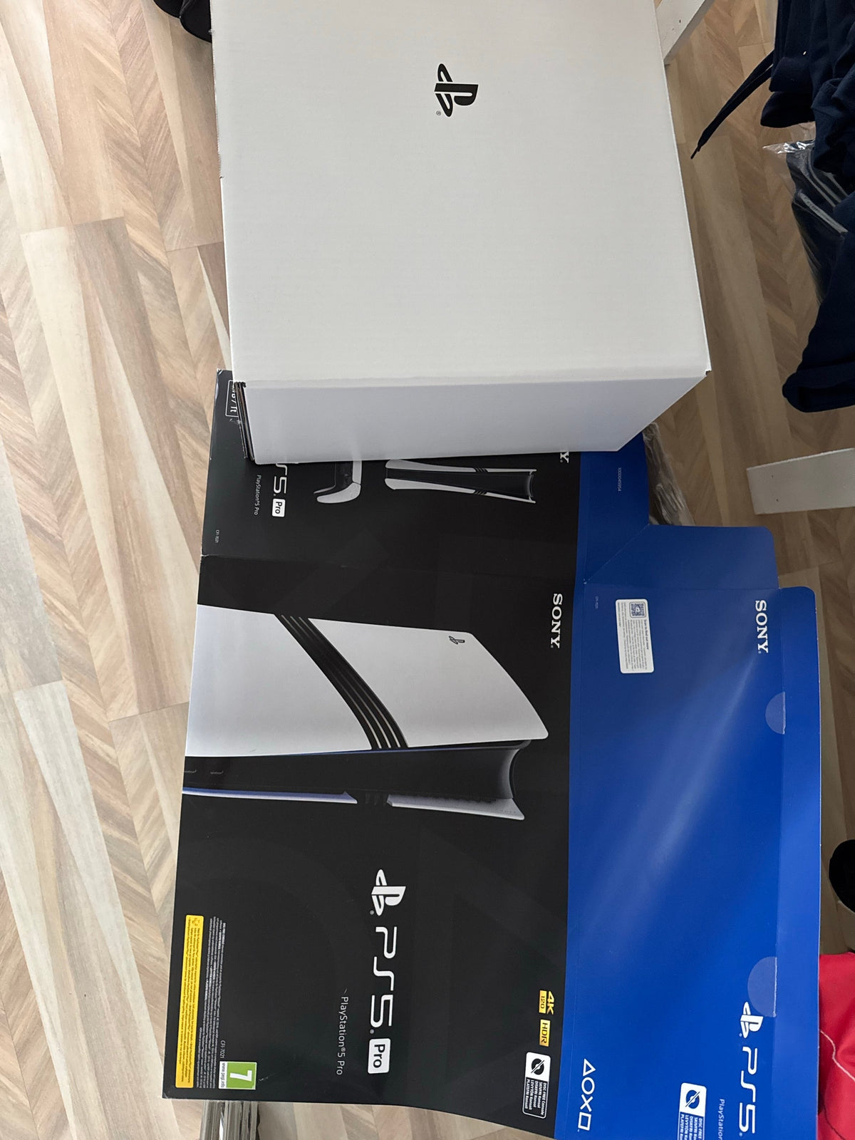 Console Sony PlayStation 5 Pro – Pack avec 2 Manettes DualSense - Vente Flash