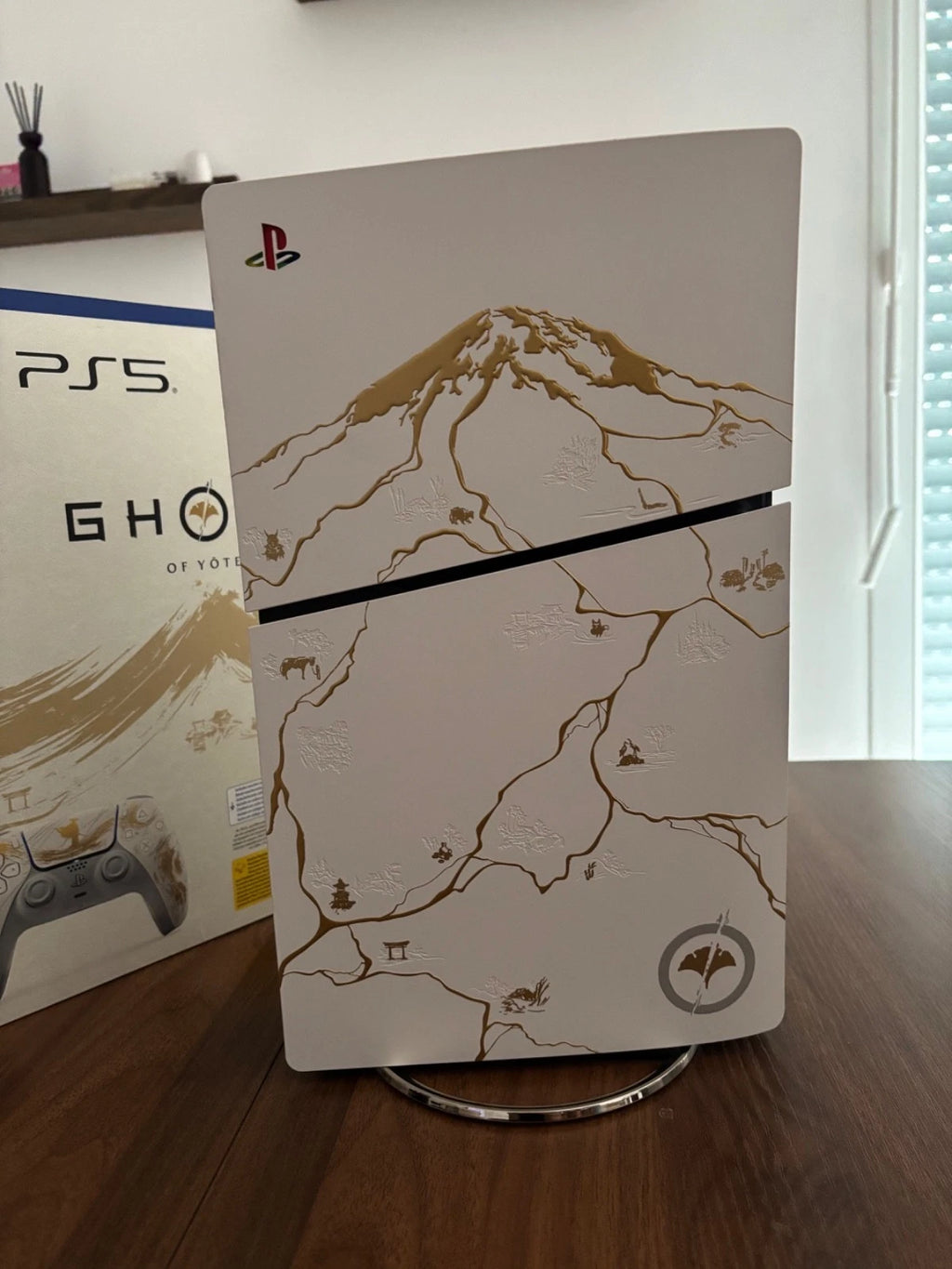 PlayStation 5 Slim 1 To Édition Limitée Gold Ghost of Yōtei™ – Avec Lecteur de Disque & Manette DualSense Assortie