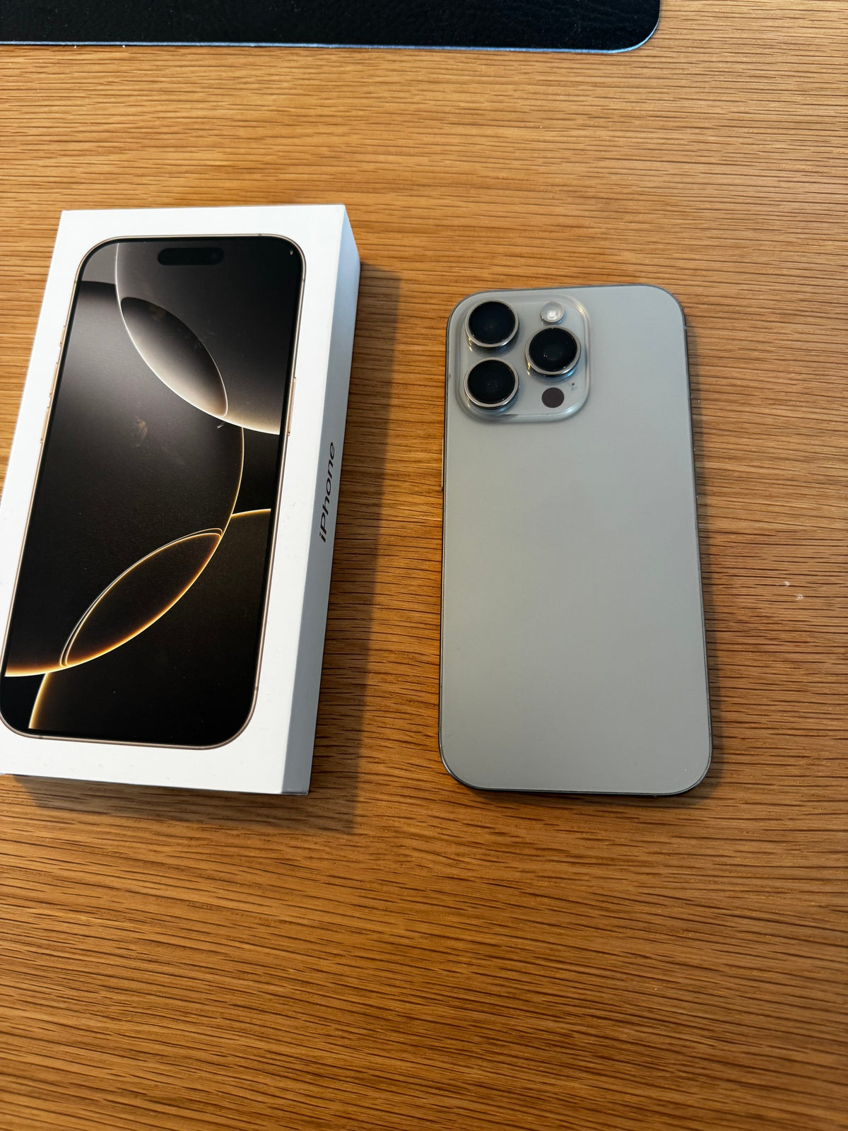 Apple iPhone 16 Pro 128 Go - Titane Naturel (Très Bon État)