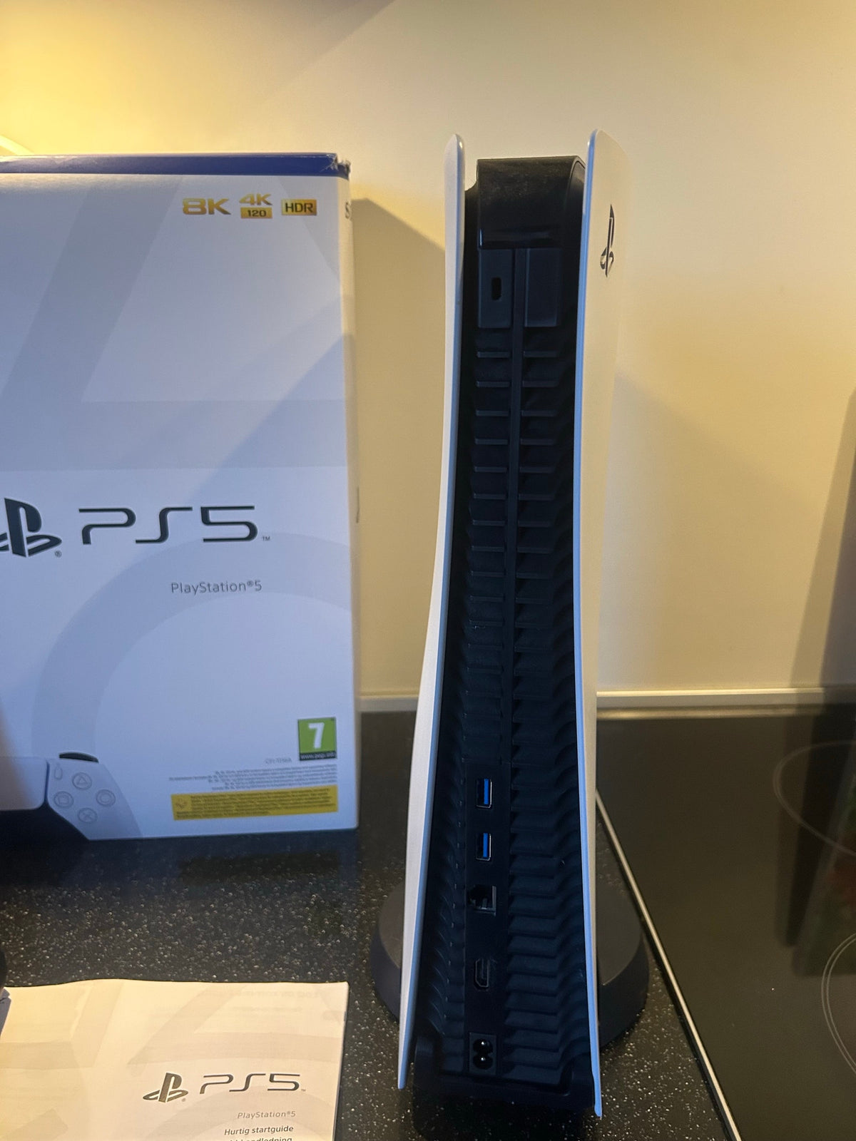 Pack Console Sony PlayStation 5 Standard (825 Go) – 2 Manettes DualSense + 3 Jeux Inclus