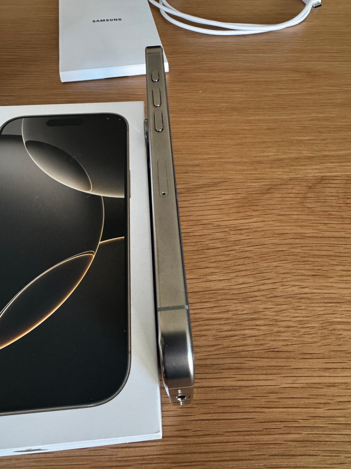 Apple iPhone 16 Pro 128 Go - Titane Naturel (Très Bon État)
