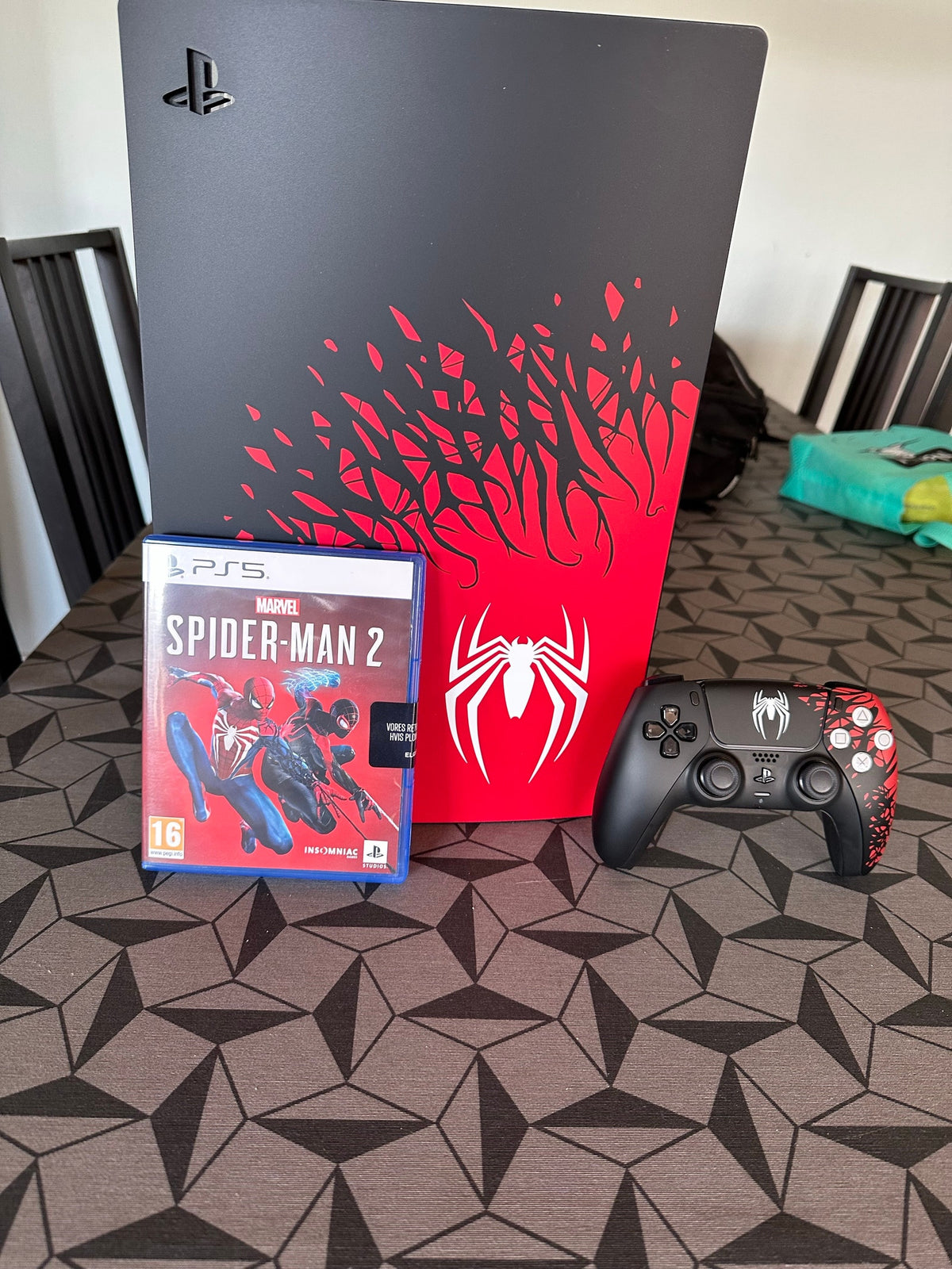Sony PlayStation 5 Édition Limitée Marvel's Spider-Man 2 + Jeu inclus