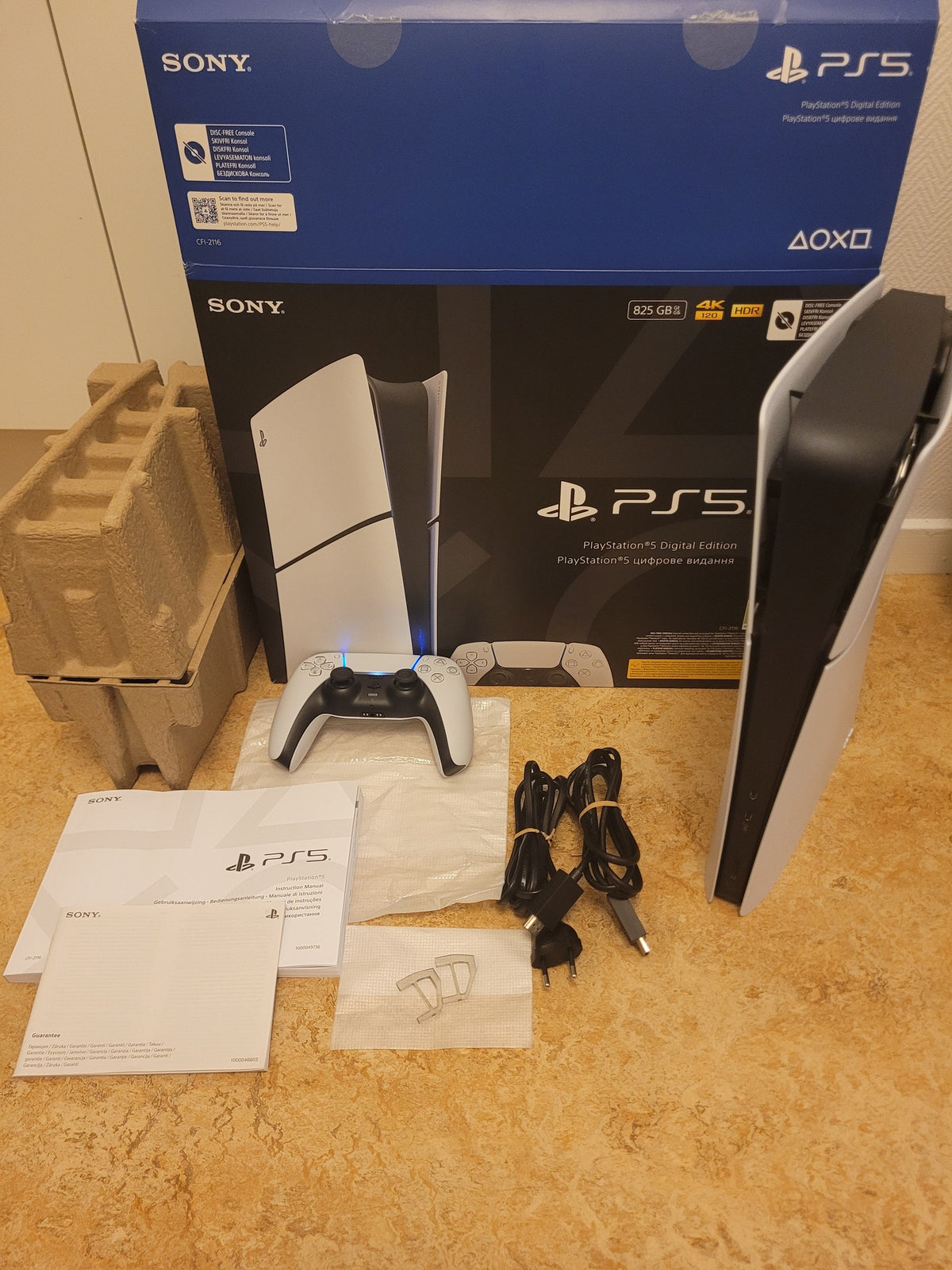 Sony PlayStation 5 Digital Edition (Slim) – 825 Go – État Excellent / Complet en Boîte