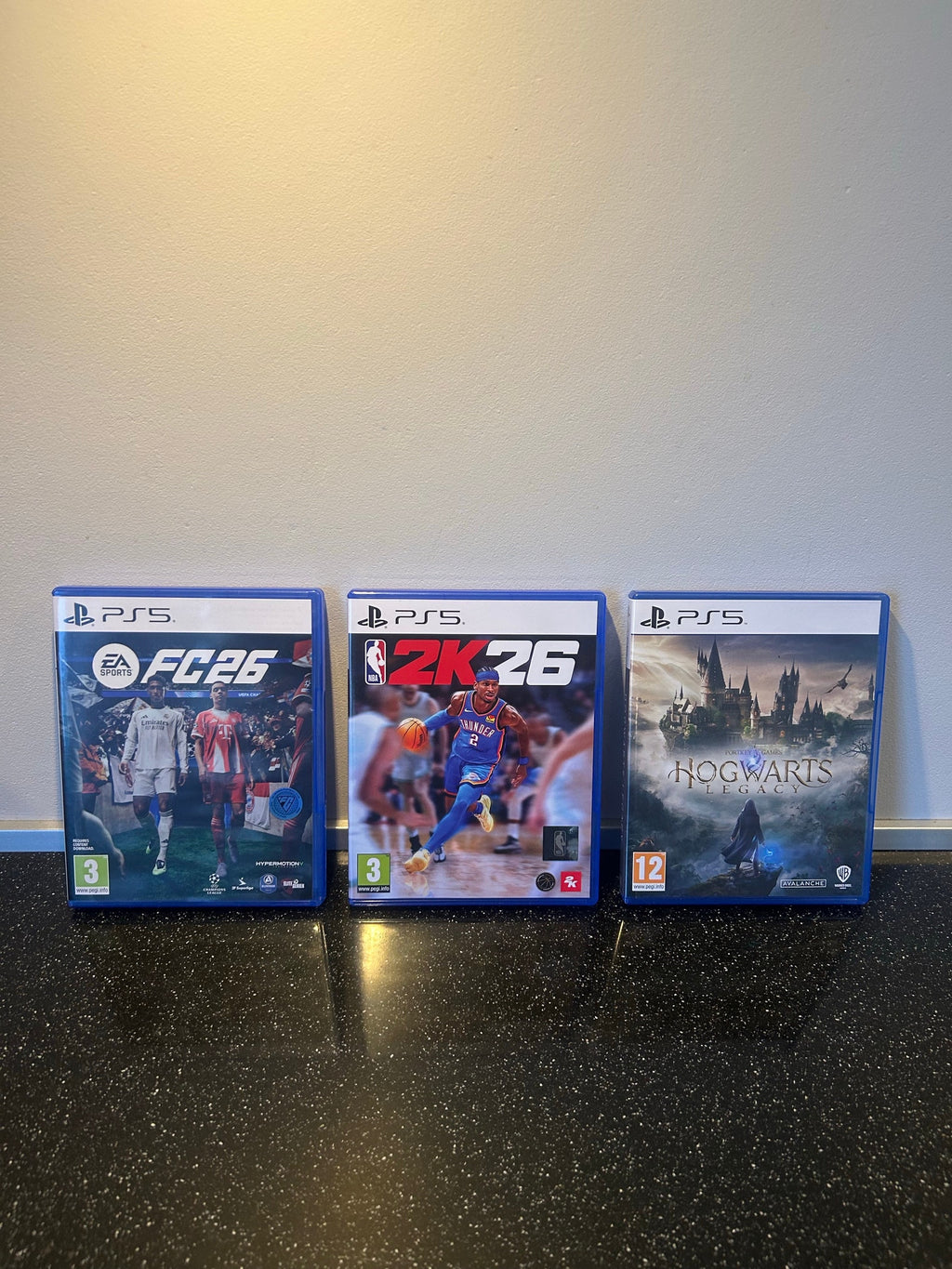 Pack Console Sony PlayStation 5 Standard (825 Go) – 2 Manettes DualSense + 3 Jeux Inclus