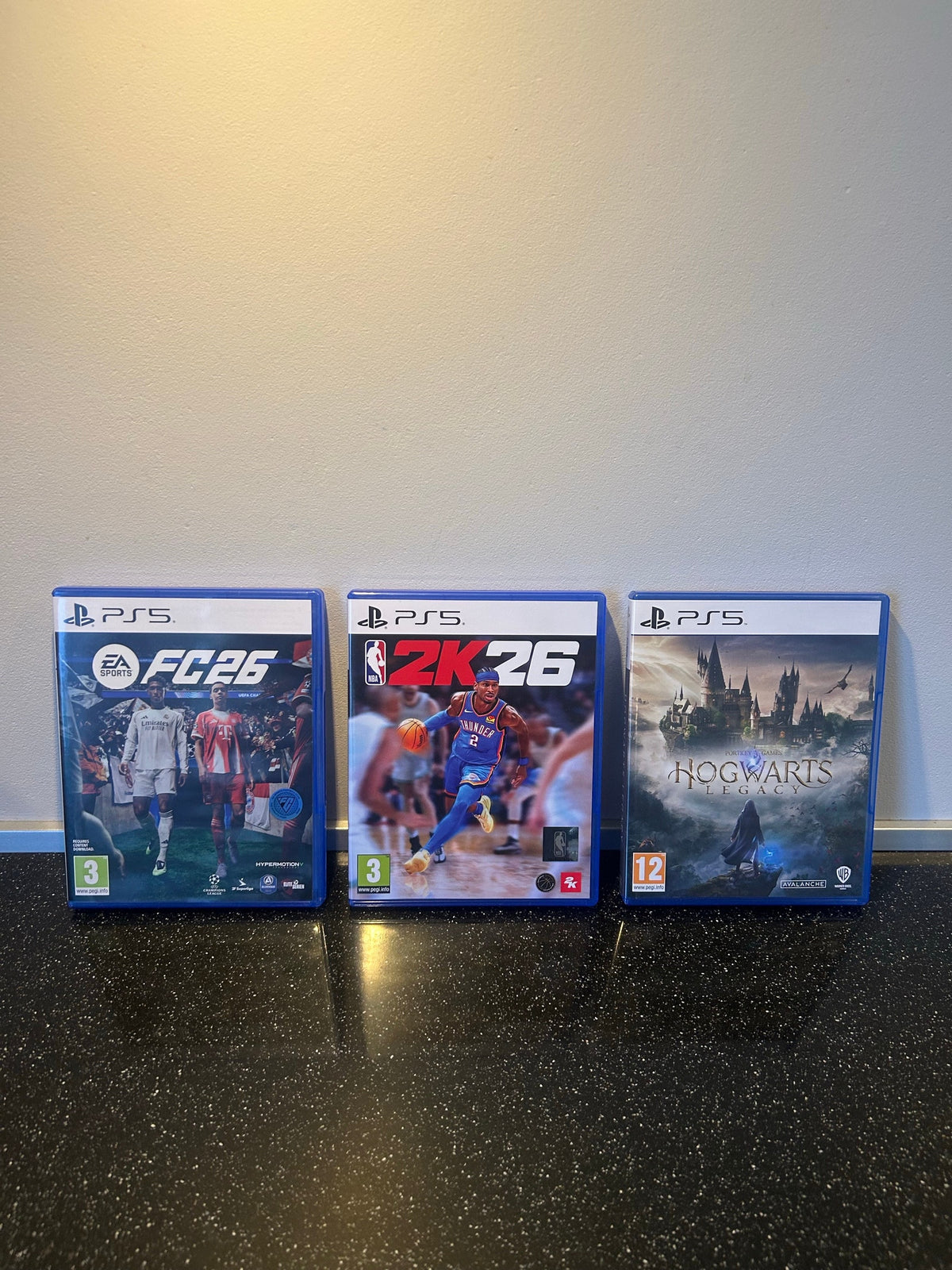 Pack Console Sony PlayStation 5 Standard (825 Go) – 2 Manettes DualSense + 3 Jeux Inclus