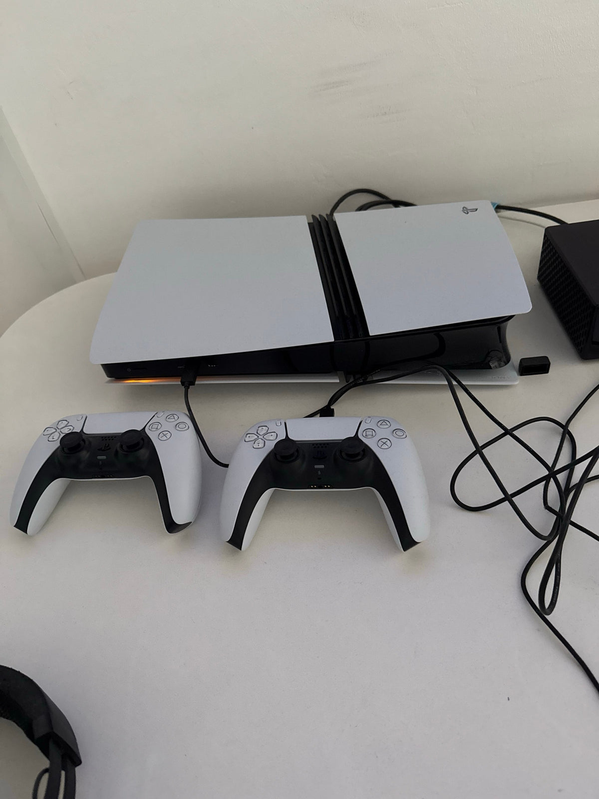 Console Sony PlayStation 5 Pro – Pack avec 2 Manettes DualSense - Vente Flash