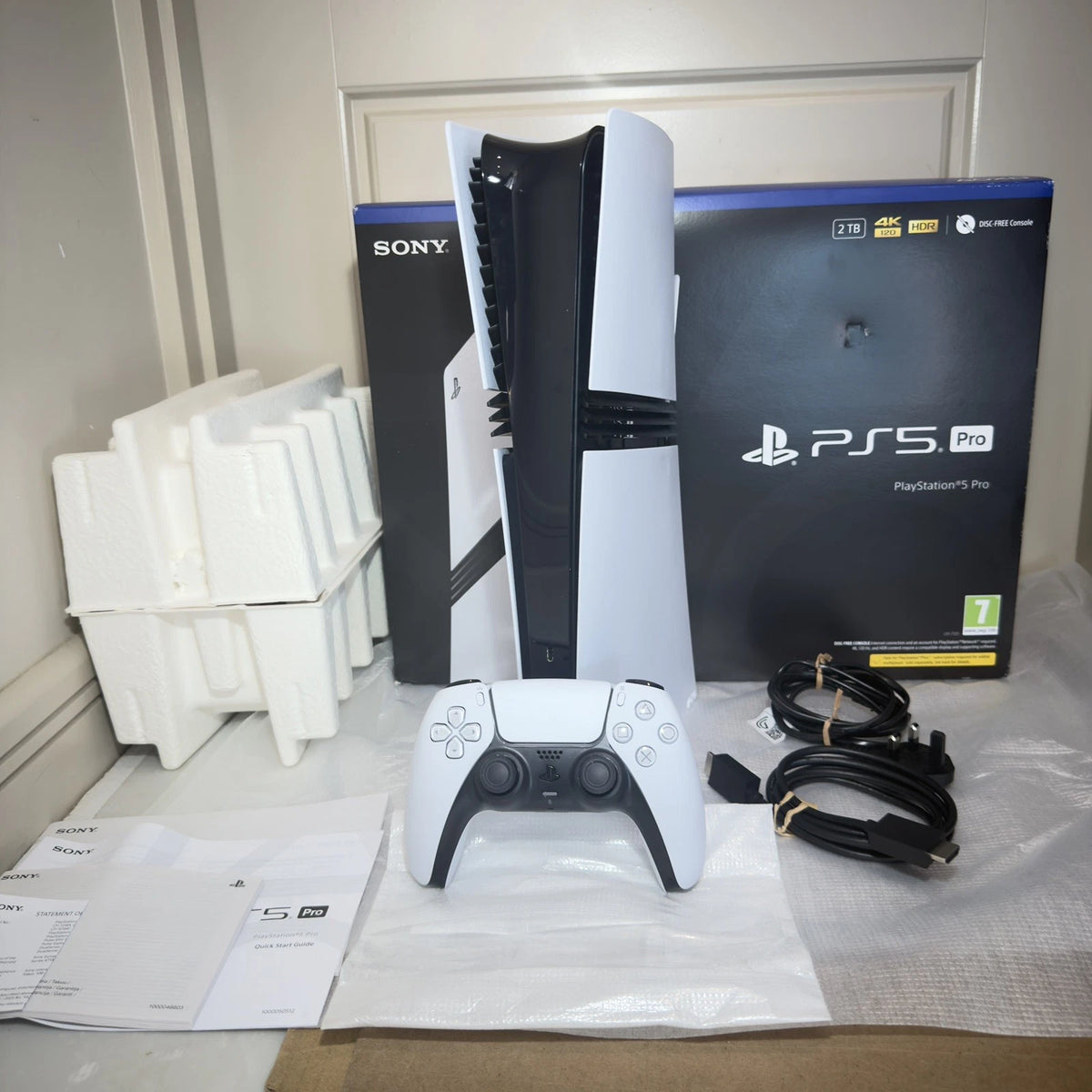 Sony PlayStation 5 Pro (PS5 Pro) 2 To SSD – Édition Numérique (Digital) – Comme Neuve en Boîte Complète