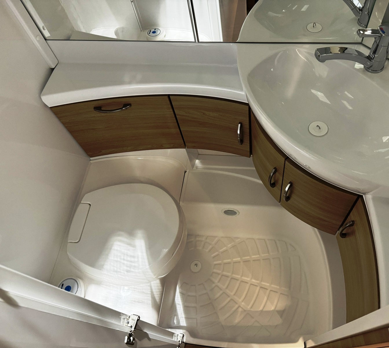 ESPLÉNDIDA CARAVANA HOBBY 515 UHL LUXURY (MODELO 2019)