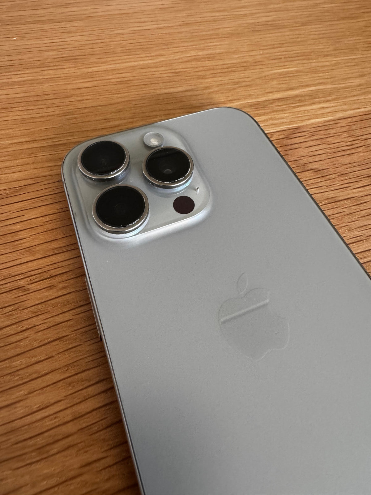 Apple iPhone 16 Pro 128 Go - Titane Naturel (Très Bon État)