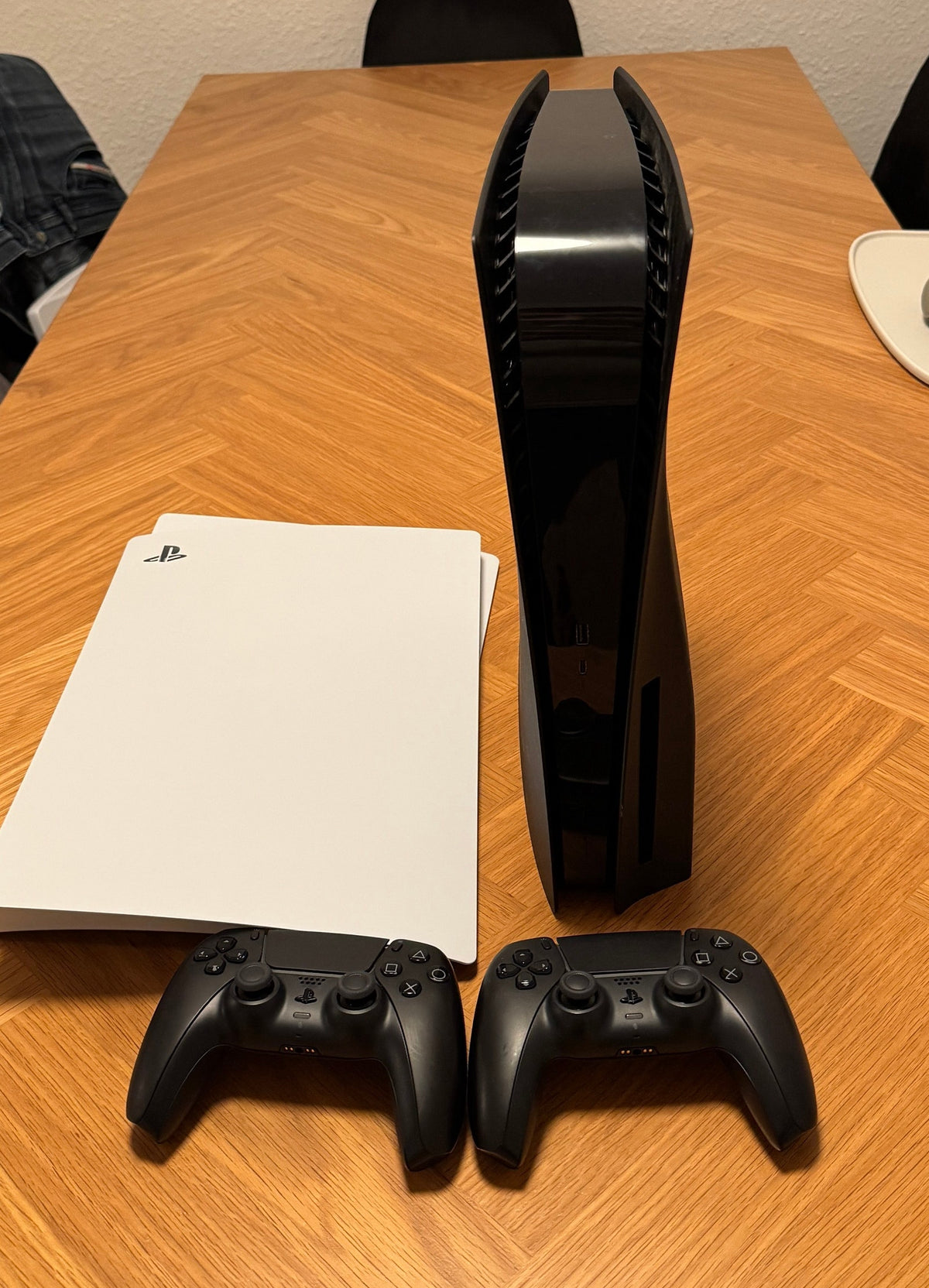 Sony PlayStation 5 Édition Disque + 2 DualSense noires et façades noir/blanc