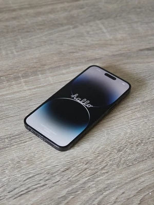 Apple iPhone 16 Pro Max 256 Go - Noir Sidéral - Débloqué Tout Opérateur (État Parfait / En Boîte)