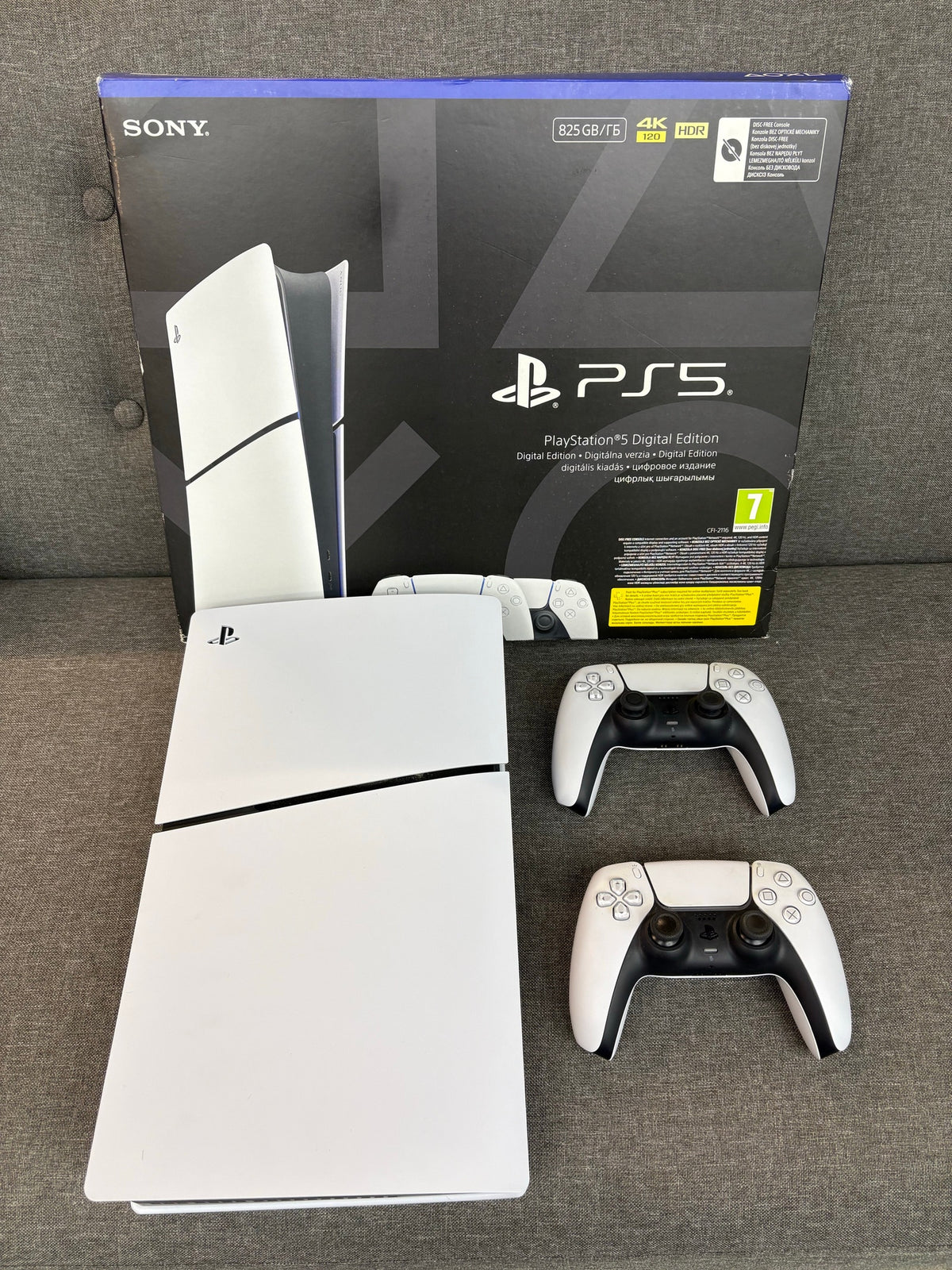 PlayStation 5 Slim Digital Edition - Avec 2 Manettes DualSense - Très Bon État