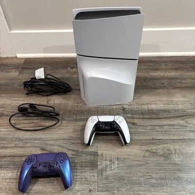 Sony PlayStation 5 Slim (Édition Disque) 1 To – CFI-2015 + 2 Manettes DualSense (Blanche & Violette) - [PROMO VACANCES]
