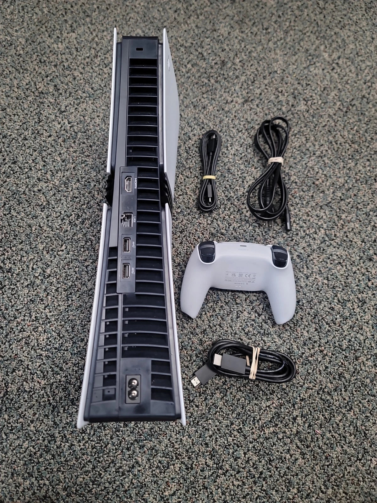 Sony PlayStation 5 Pro (PS5 Pro) - Édition avec Lecteur - SSD 2 To + Manette DualSense & Câbles