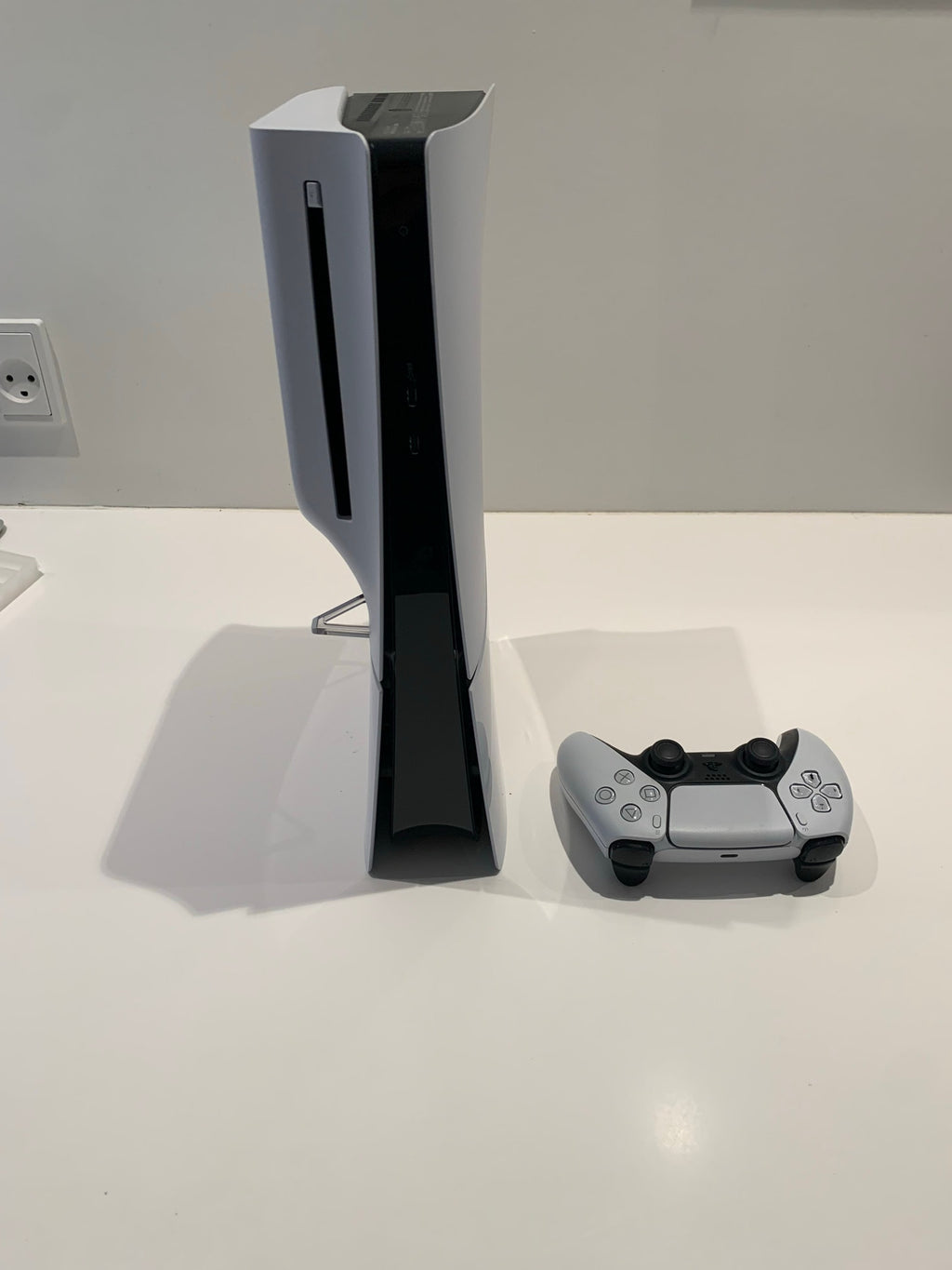 PlayStation 5 Slim Standard Edition (Avec Lecteur) + Manette DualSense – État Excellent