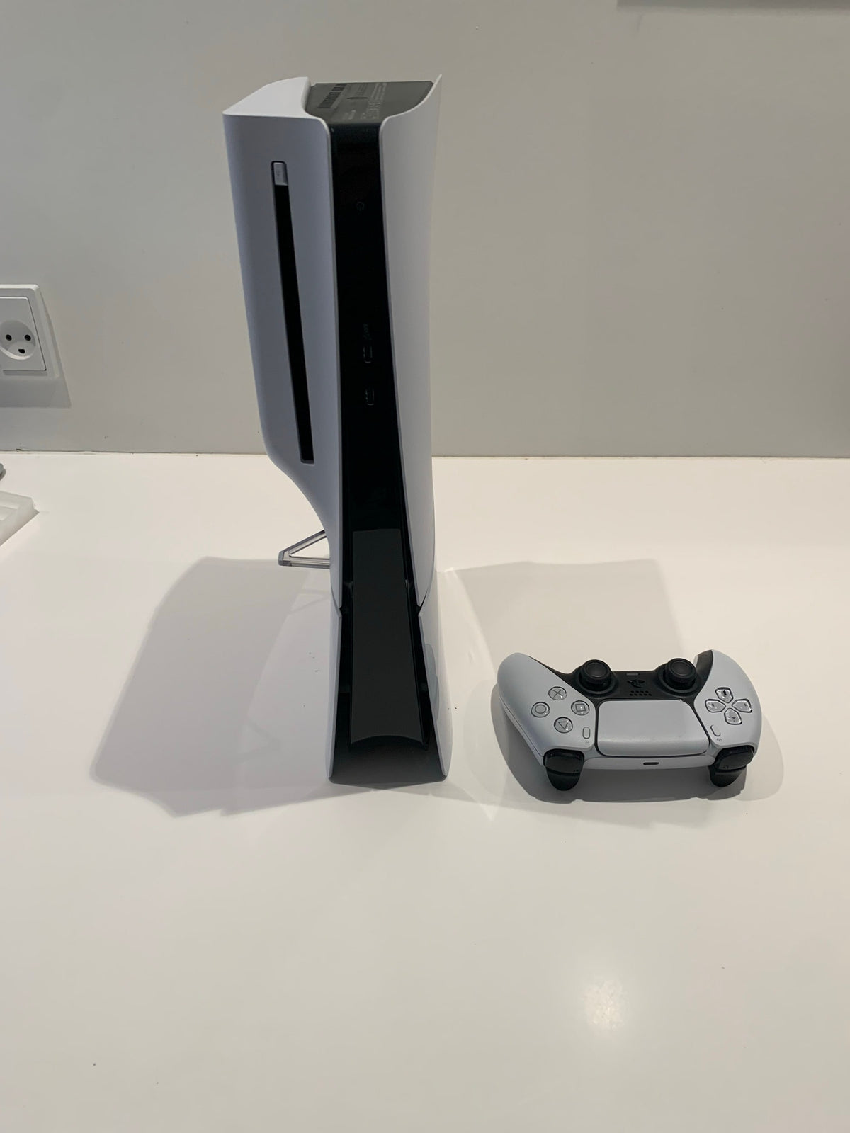 PlayStation 5 Slim Standard Edition (Avec Lecteur) + Manette DualSense – État Excellent