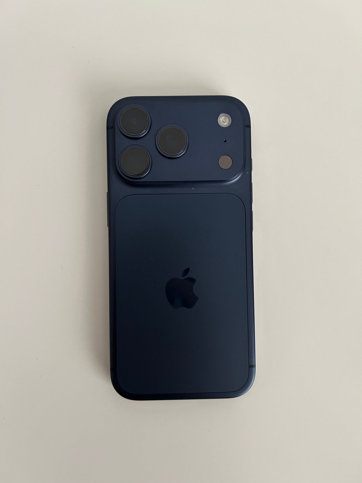 Apple iPhone 17 Pro 256 Go - Bleu - État Excellent (Batterie 100%)