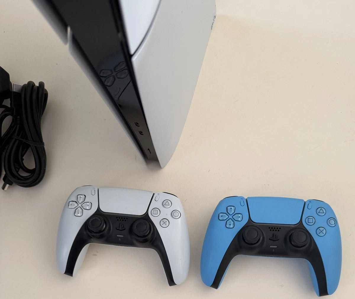 Pack PlayStation 5 Slim Digital Edition (1 To) + 2 Manettes DualSense