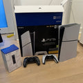 Pack Sony PS5 Digital Edition Slim + 2 manettes DualSense + station de recharge officielle