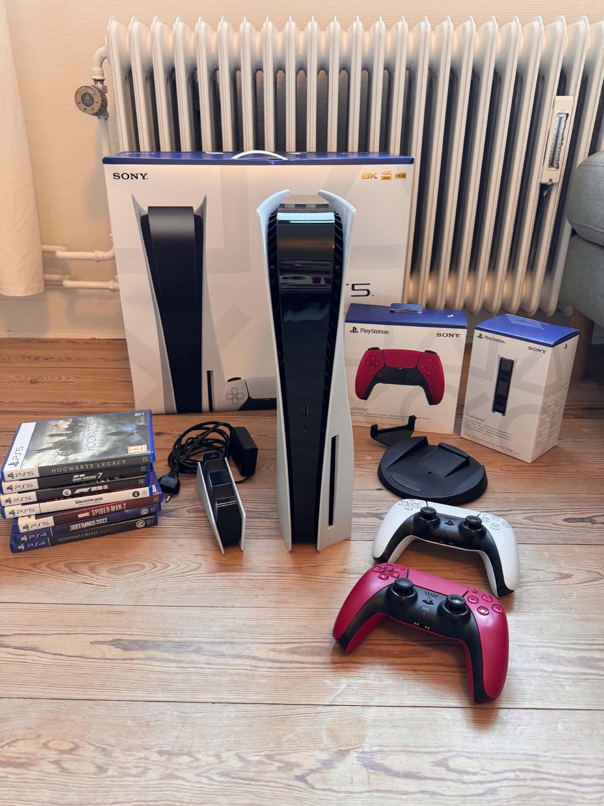 Pack Console PlayStation 5 (Édition Standard avec Lecteur de Disque) + 2 Manettes DualSense + Station de Charge + 7 Jeux