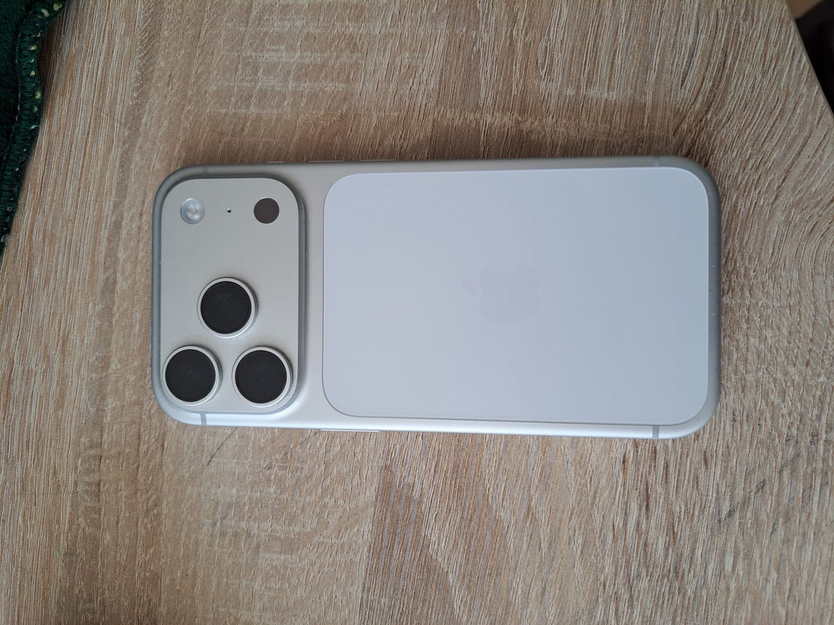 Apple iPhone 17 Pro - 256 Go - État Comme Neuf (Batterie 100%)