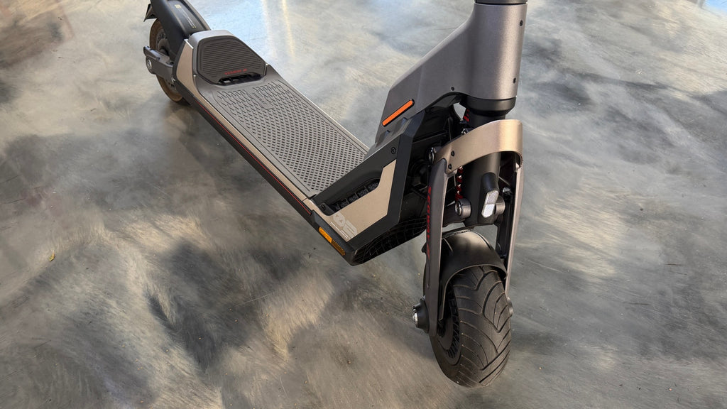 Trottinette électrique Segway Ninebot GT2P SuperScooter – Gris / Noir