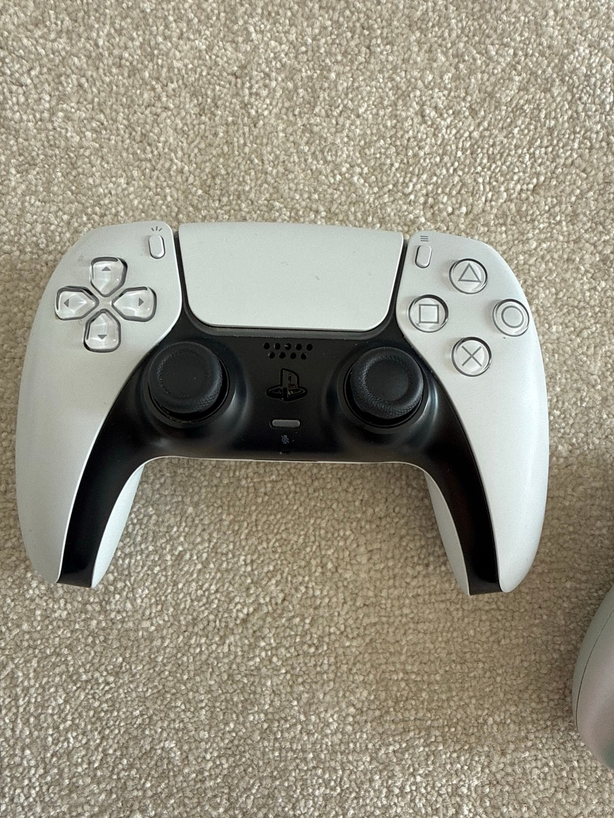 Pack Accessoires PS5 : Manettes Sans Fil DualSense (Sterling Silver & Blanche) + Casque Audio Sans Fil PULSE 3D