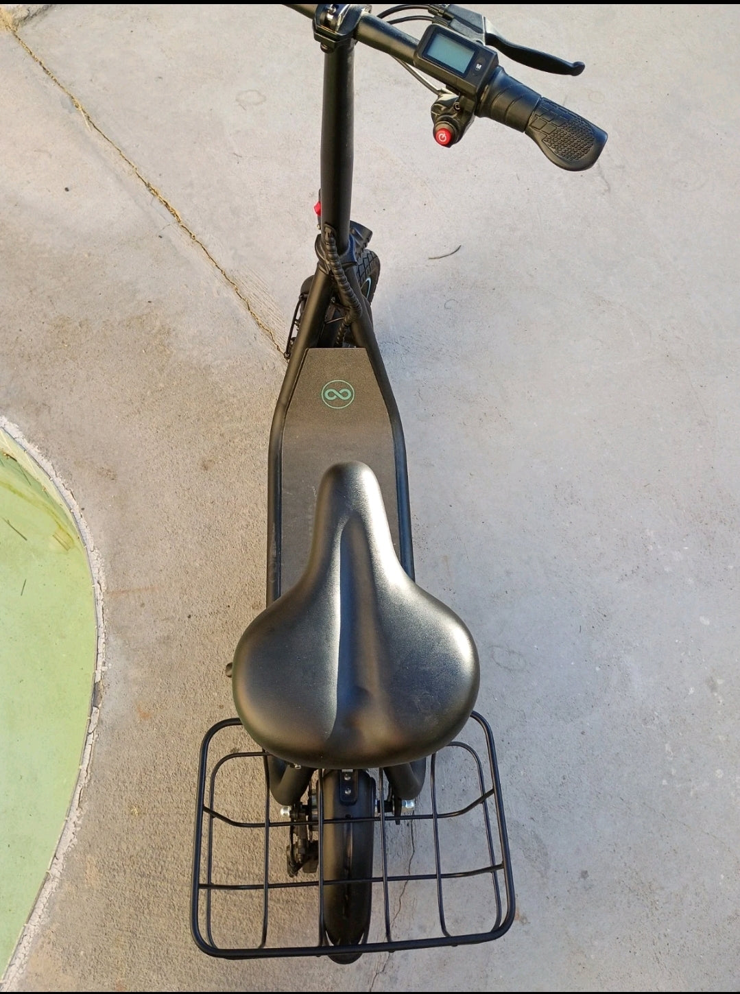 Trottinette Électrique Confort avec Siège & Panier – Seconde Main Certifiée
