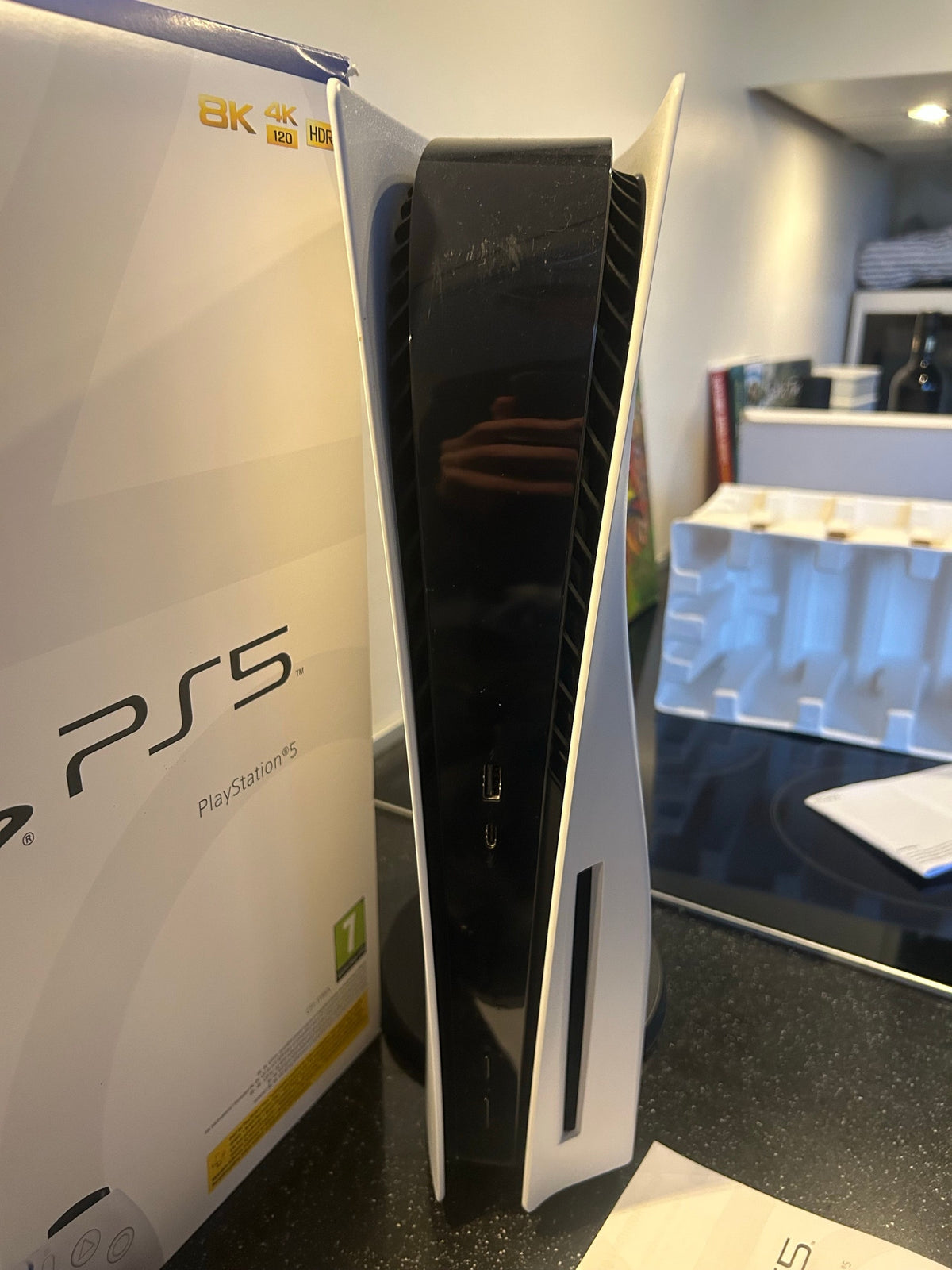 Pack Console Sony PlayStation 5 Standard (825 Go) – 2 Manettes DualSense + 3 Jeux Inclus