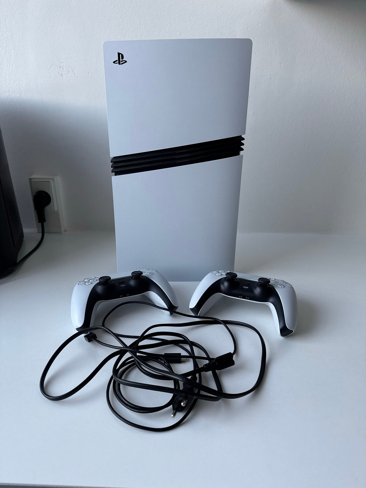 Console Sony PlayStation 5 Pro – Pack avec 2 Manettes DualSense – Reconditionnée / Occasion Garantie