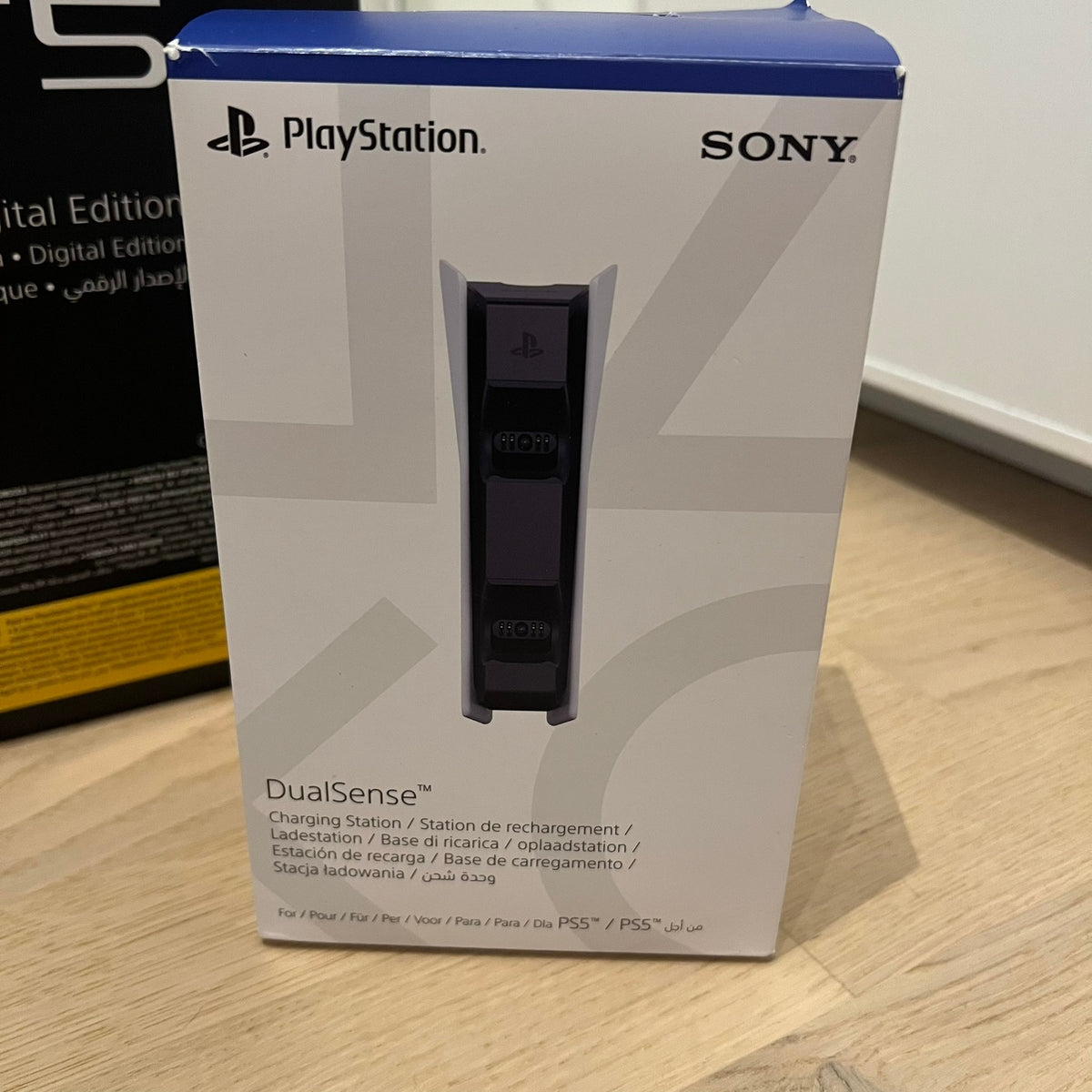 Pack Sony PS5 Digital Edition Slim + 2 manettes DualSense + station de recharge officielle